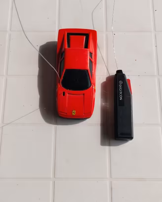 Modellino Ferrari Testarossa con radiocomando