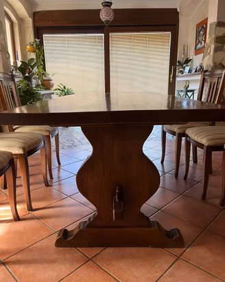 Tavolo in noce massello + 6 sedie classiche