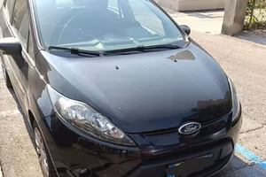 FORD FIESTA IN BUONA CONDIZIONE