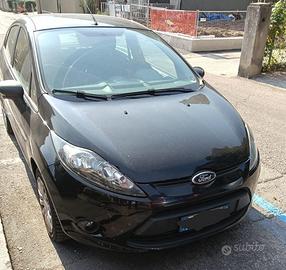 FORD FIESTA IN BUONA CONDIZIONE