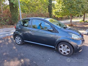 Toyota Aygo 1.0, benzina, grigio antracite metalli