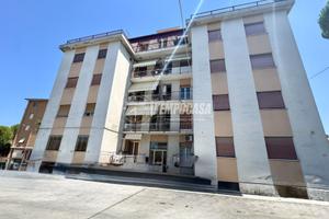 APPARTAMENTO CON AMPIE METRATURE IN ZONA CENTRALE