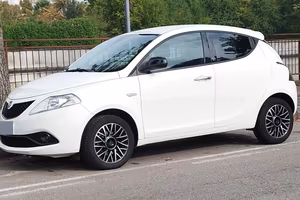Lancia Ypsilon 1.0 Hibrid Ecochic gold