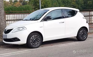 Lancia Ypsilon 1.0 Hibrid Ecochic gold