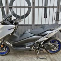 Yamaha T-max 560