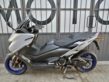 Yamaha T-max 560