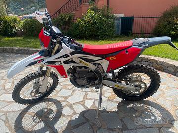 Moto enduro fantic 250 immatricolata ottobre 2024
