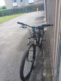 Bicicletta rockrider st 100