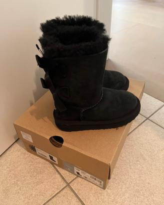 Stivaletti bimba, UGG, neri scamosciati, n.26