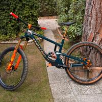 SANTA CRUZ NOMAD Carbon