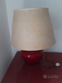 Lampada vintage  rossa con tavolino