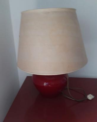 Lampada vintage  rossa con tavolino