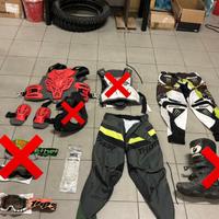 Atrezzatuta e vestiario da cross