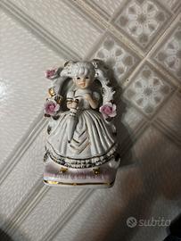 Statuetta dama in porcellana