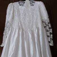 Abito da sposa in pizzo e raso bianco 