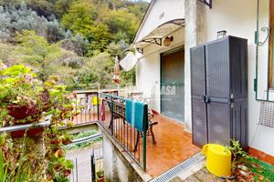 AMPIO TRILOCALE INDIPENDENTE SU DUE LIVELLI CON DU