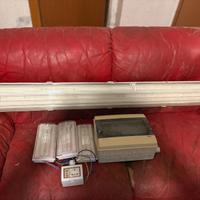 Lampada neon salvavita e tre luci di emergenza in