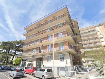 2 LOCALI A NAPOLI