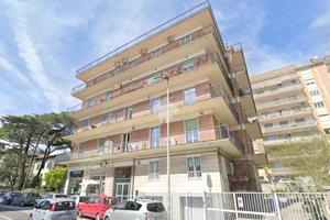2 LOCALI A NAPOLI