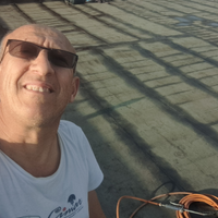 Mastro posatore di guaina.operaio edile esperto