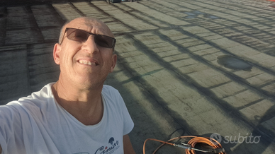 Mastro posatore di guaina.operaio edile esperto