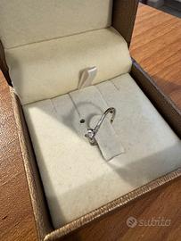 Anello solitario con diamante