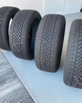 Pneumatici Invernali Falken 215/40R17 87V