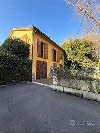 Casa indipendente di 420 m² con più di 5 locali e 