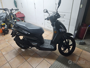 Scooter Peugeot Tweet 2017