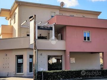 NEGOZIO A SANTA MARIA A VICO