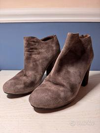 Stivaletto marrone scamosciato