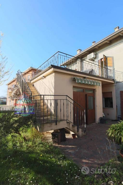 Villa di 260 m² con più di 5 locali e box auto a C - Vista 4