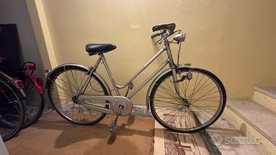 Citybike argento step-through con copricatena