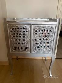 Mobiletto Vintage Argento con Paglia di Vienna