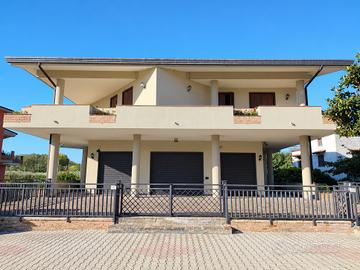 LOCALE COMMERCIALE – 180 MQ – VIA LAZIO