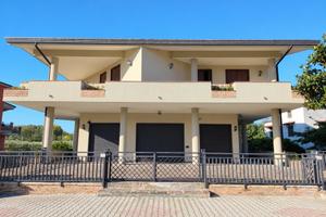 LOCALE COMMERCIALE – 180 MQ – VIA LAZIO