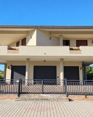 LOCALE COMMERCIALE – 180 MQ – VIA LAZIO