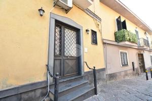 CASA SEMINDIPENDENTE A POLLENA TROCCHIA