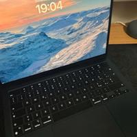 Macbook Apple da 13 pollici con chip Apple M2