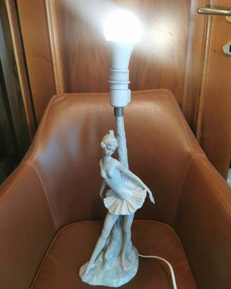 Lladrò ballerina con lampada, con piccoli restauri