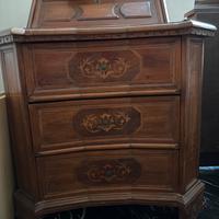 Cassettone con decorazioni