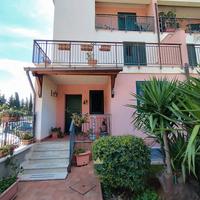 Appartanvilla su 3 livelli con giardino