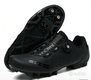 scarpe n 44  con tacchetti removibili e placchette