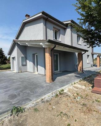 Villa di 130 m² con più di 5 locali e box auto a G