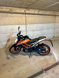 KTM DUKE 390 - 5300 KM - PARI AL NUOVO 