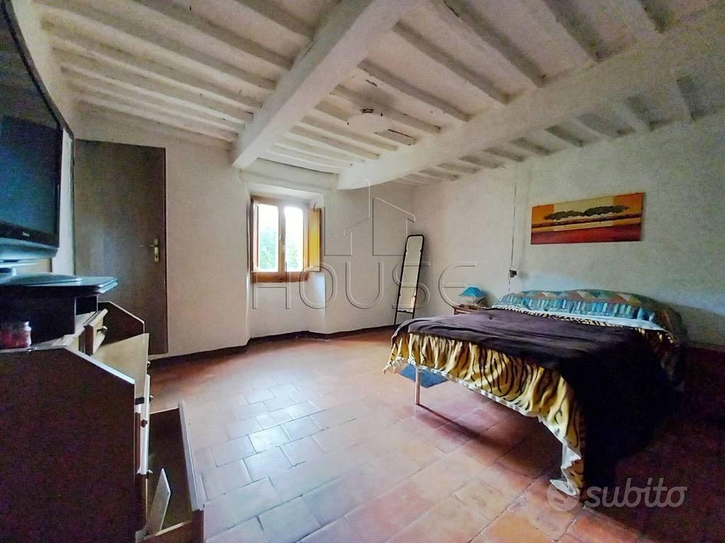 Rustico / Casale di 150 m² con più di 5 locali e b - Vista 4