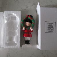 Statuina a forma di soldatino .