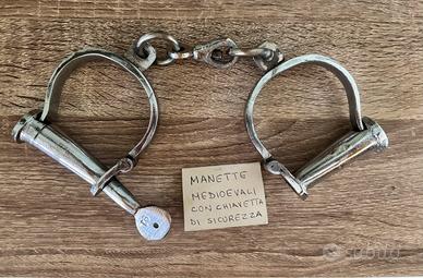 Manette medioevali