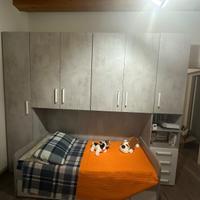 Cameretta con letto estraibile e scrivania