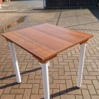 Tavolo piccolo rettangolare